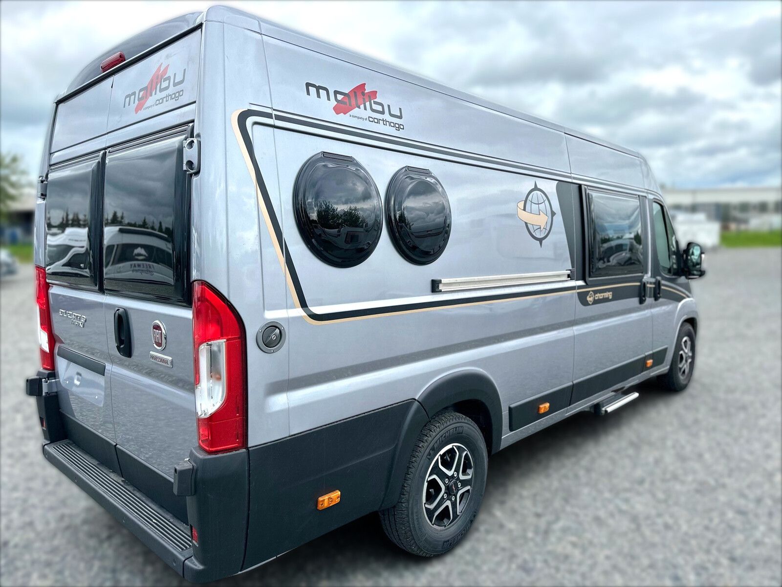 Fahrzeugabbildung Malibu Van first class - two rooms 640 LE RB R1-2