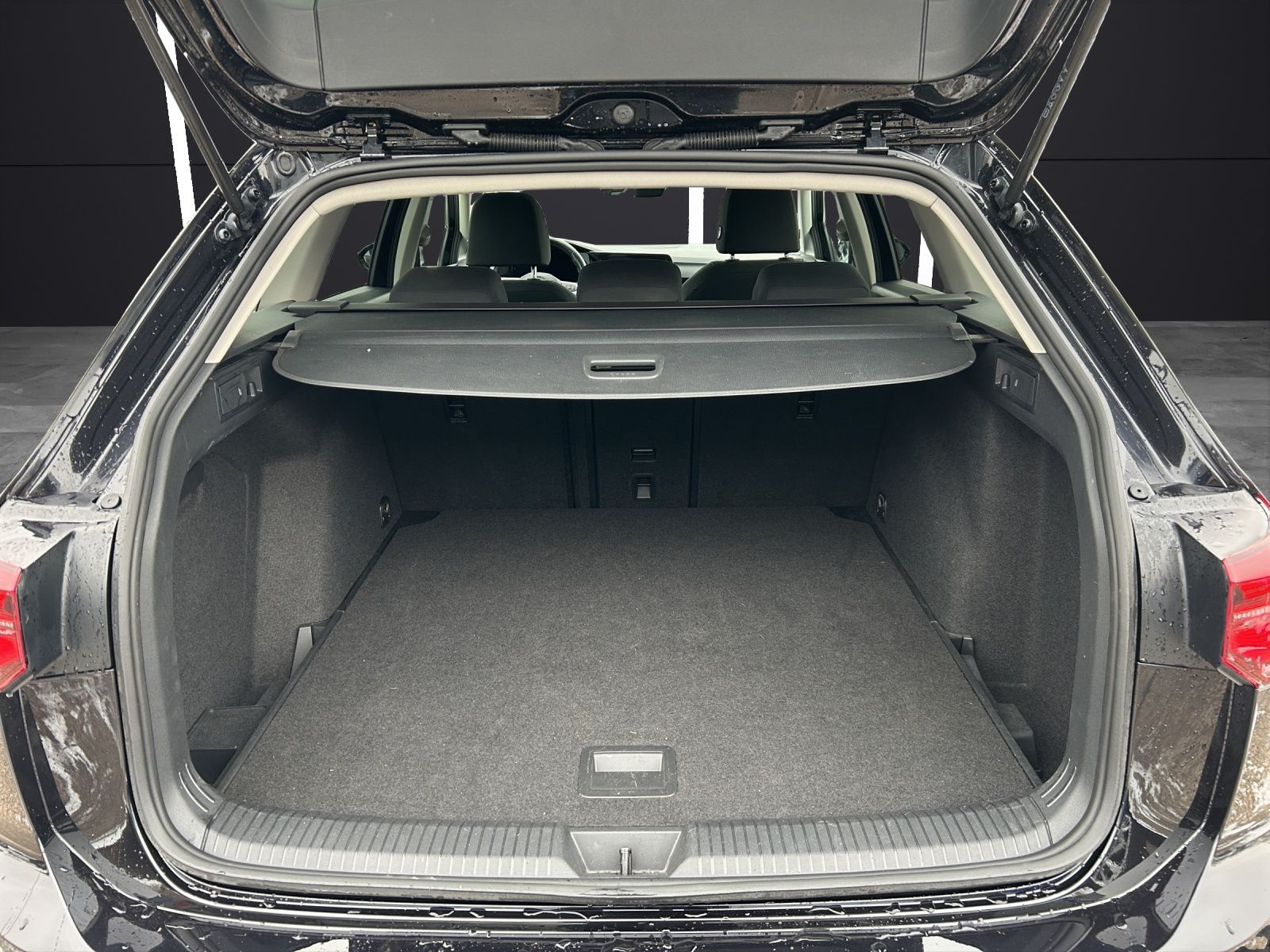 Fahrzeugabbildung Volkswagen Golf VIII Variant TSI Style DSG 4M Matrix Navi A