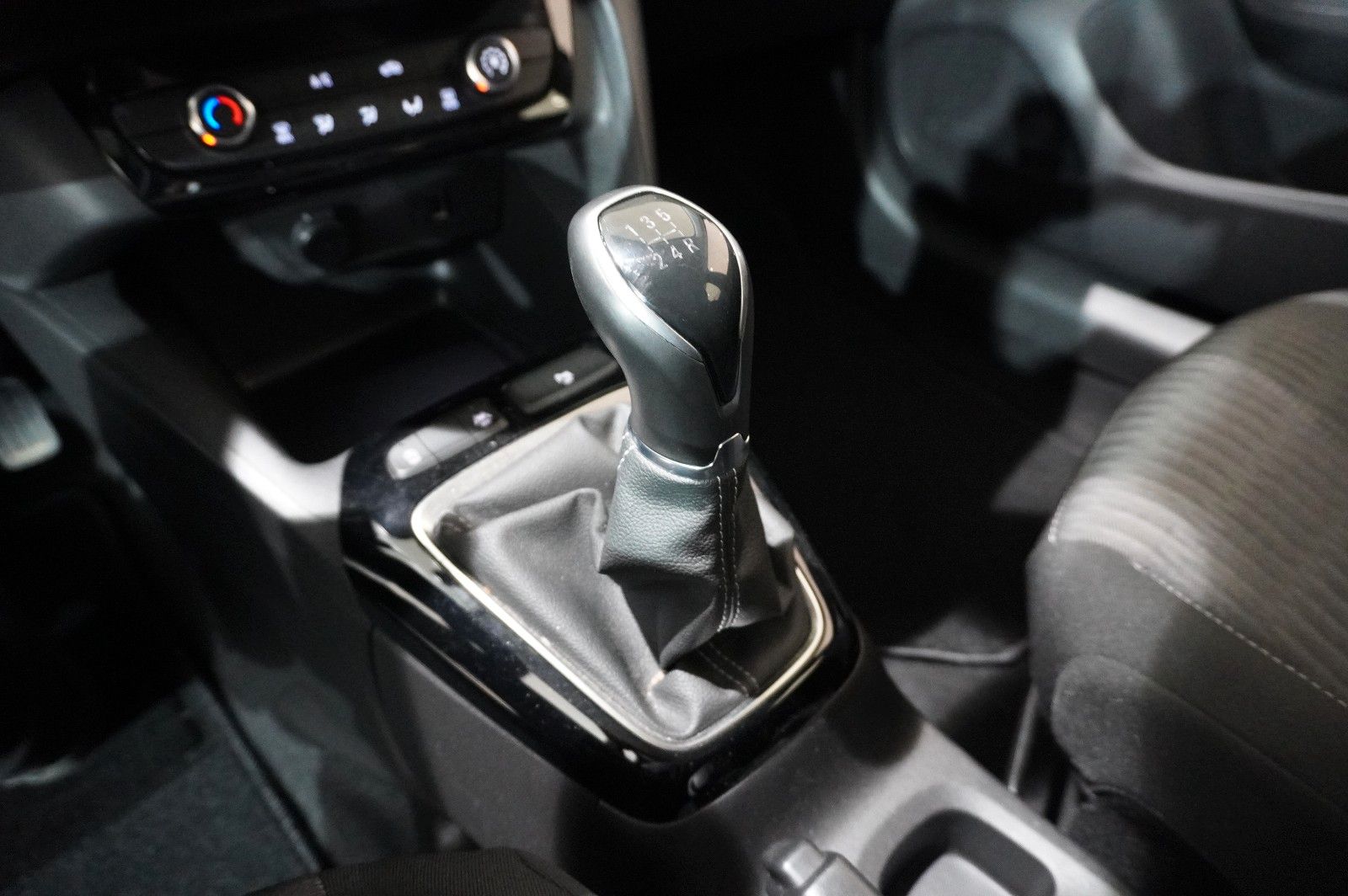 Fahrzeugabbildung Opel Corsa F 1.2 ELEGANCE NAVI/LED/KAMERA/SPORT/DAB+