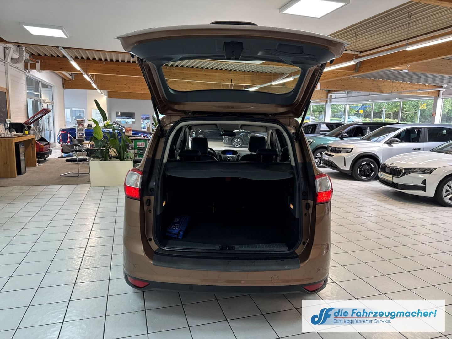 Fahrzeugabbildung Ford C-Max Grand Titanium Navi Klimaautom *EXPORT