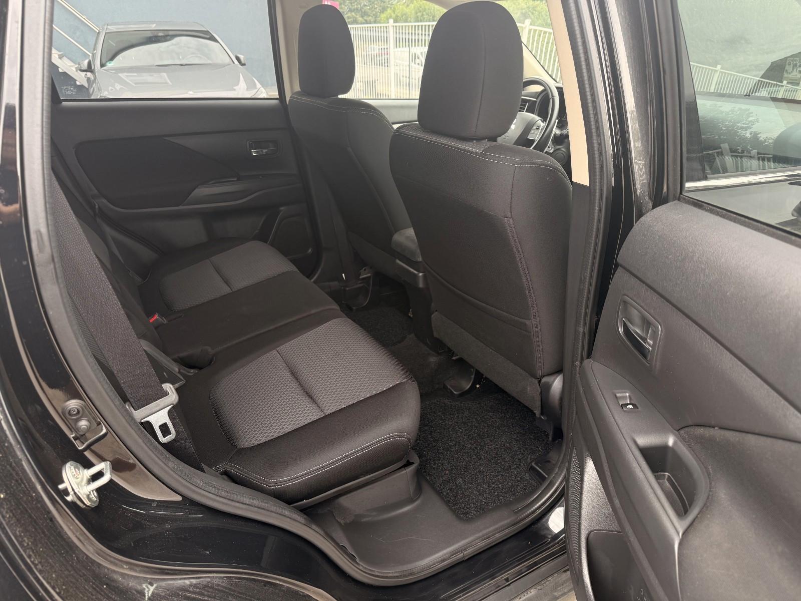 Mitsubishi Outlander Edition 100+ 4WD / Automatik/KAM/LHZ