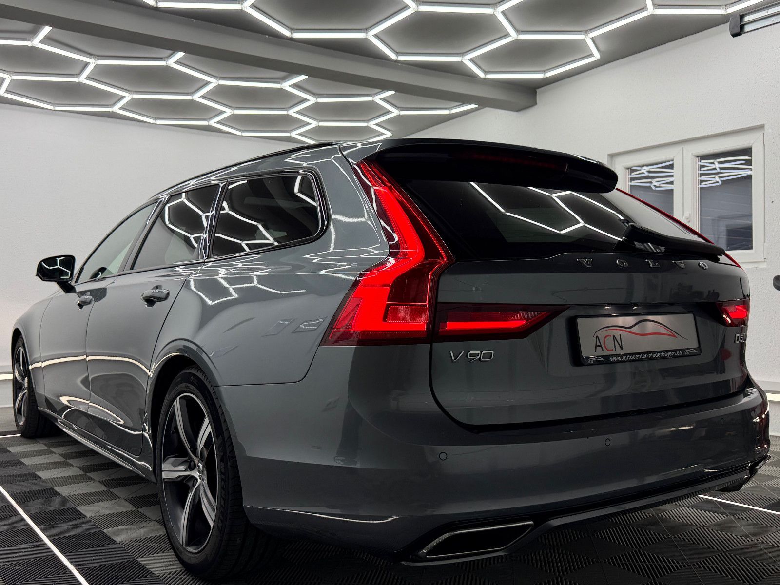 Fahrzeugabbildung Volvo V90 Kombi R Design D5 AWD/MEMORY/AHK/LED/KAM