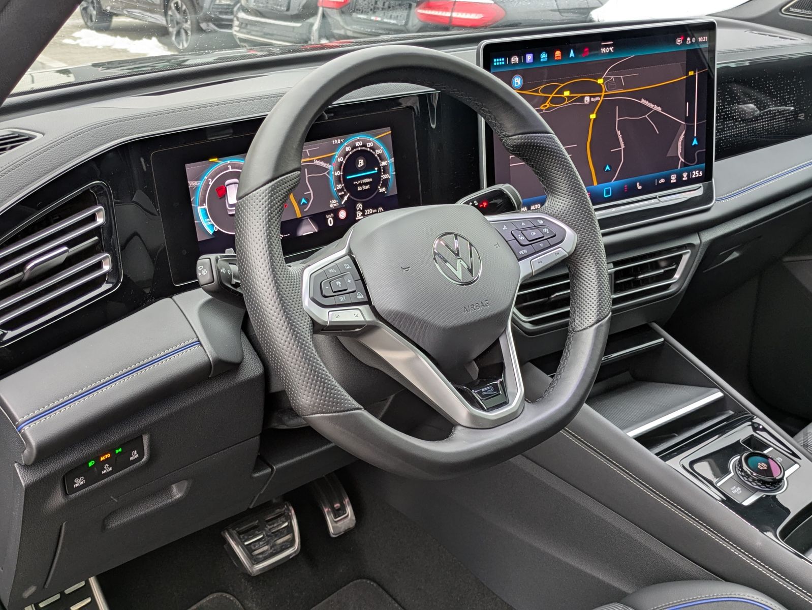 Fahrzeugabbildung Volkswagen Tiguan 2.0 TDI 4M R-Line PANO*H&K*AHK*MATRIX*20"