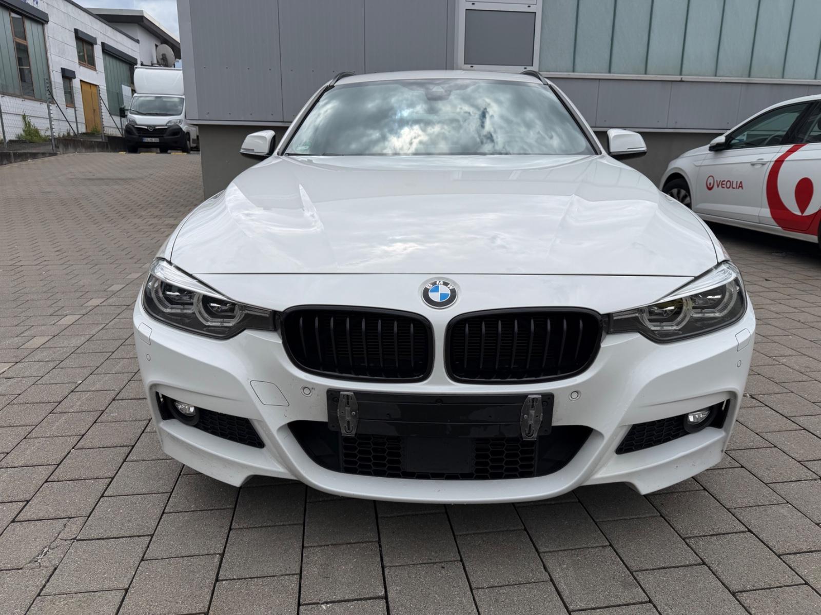 BMW 320 Touring d M Sport Shadow*M-PAKET*NAVI*XENON*