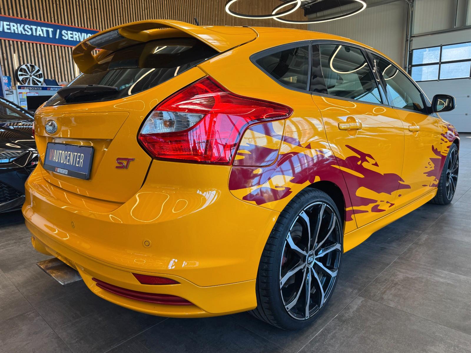 Ford Focus ST 2.0 EcoBoost 250 ch BVM / Recaro / Cuir / Sièges chauffants / Pack Sport