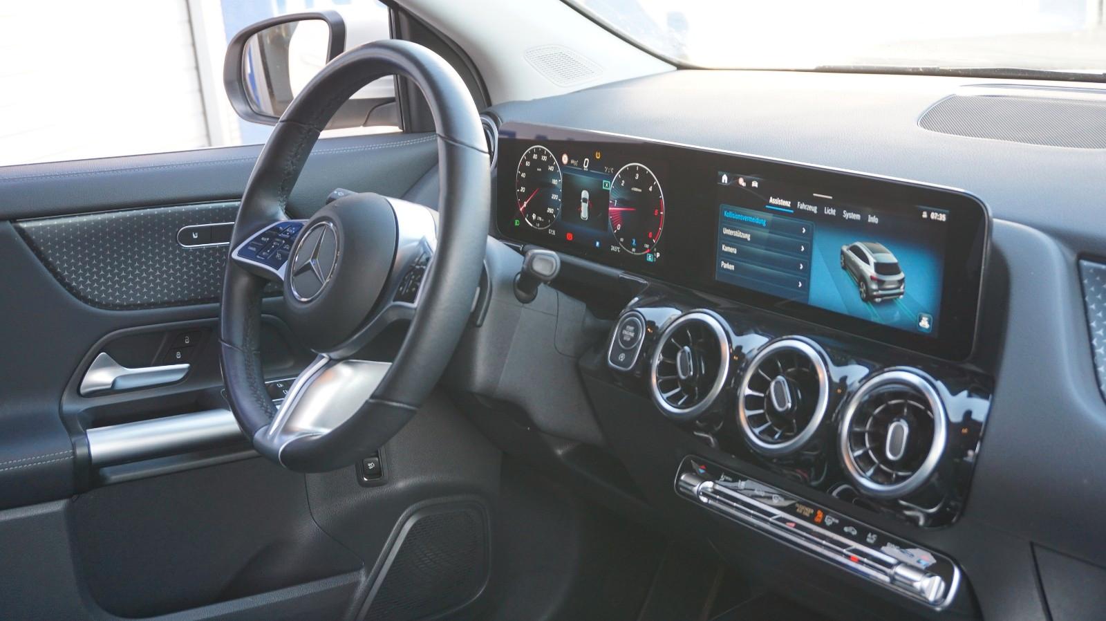 Mercedes-Benz GLA d Progressive Teilleder SHZ VDD Mwst, миниатюра 12