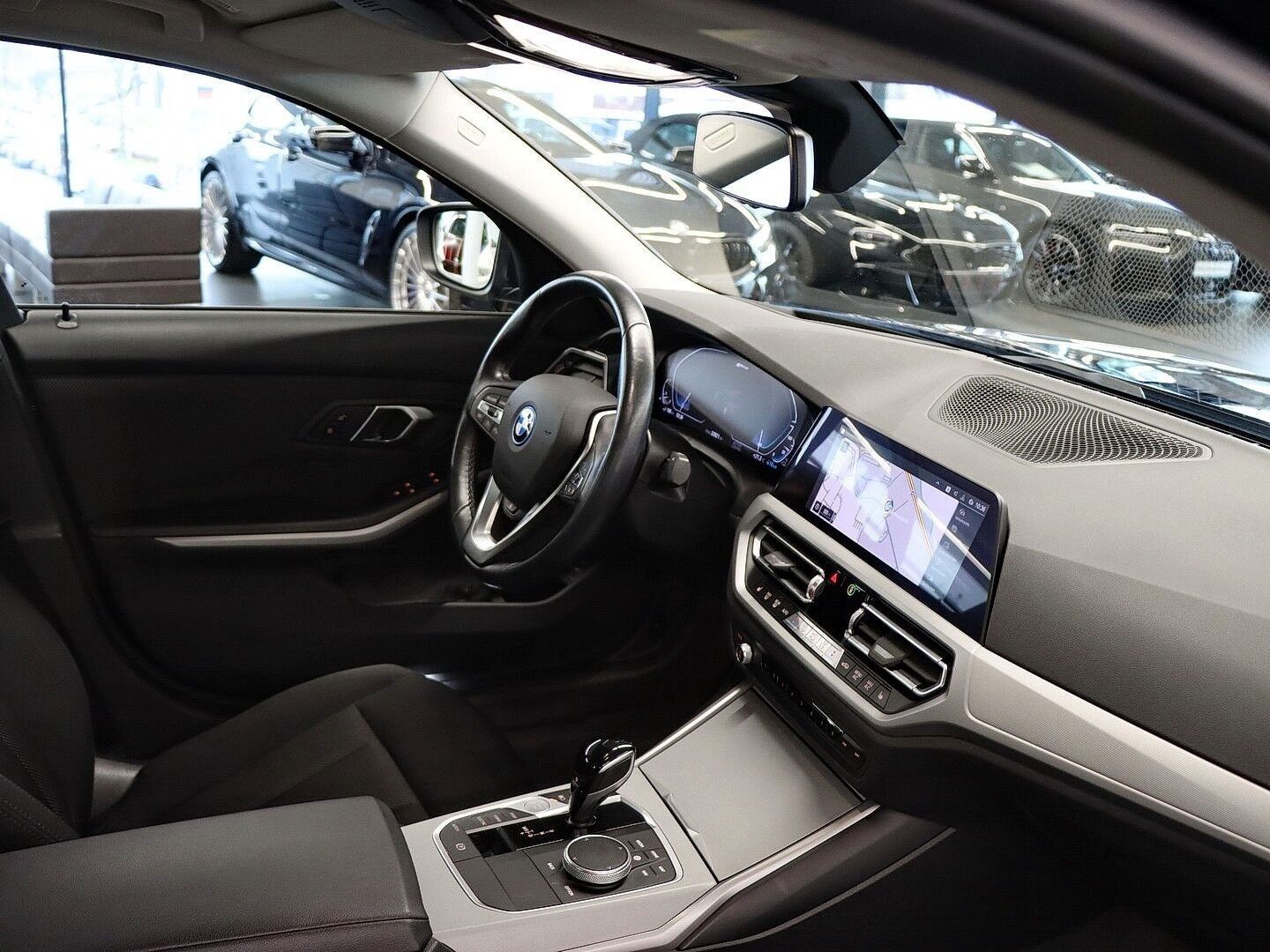 BMW 330e Advantage Head-Up, Kamera foto 7
