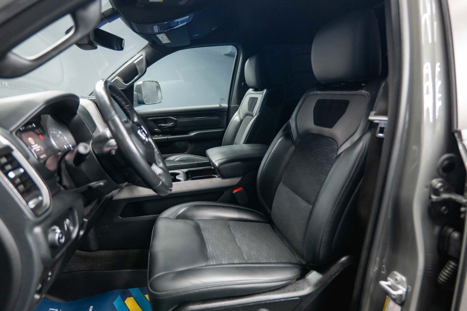 Fahrzeugabbildung Dodge RAM 5.7 V8 HEMI 4x4 Built to Serve LONG AxleLock