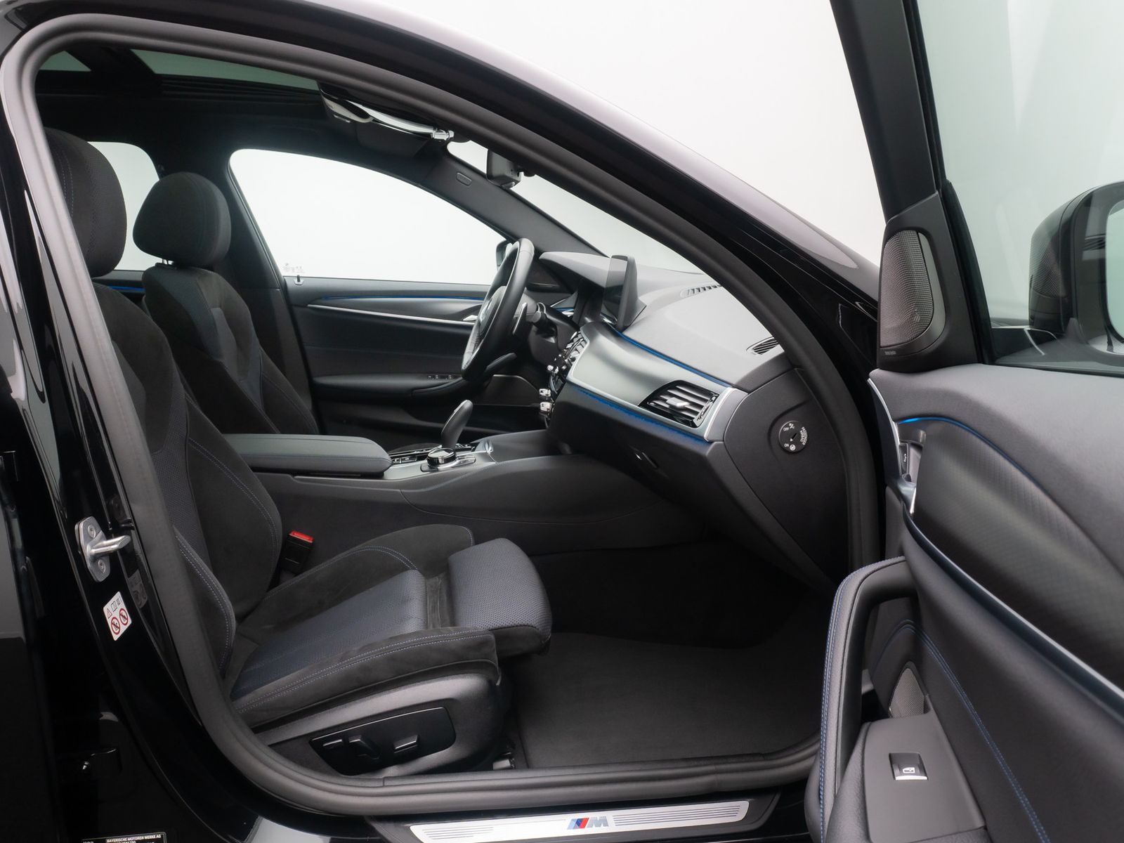 Fahrzeugabbildung BMW 530e xD M Sport Panorama HUD DAB H/K Kamera AHK