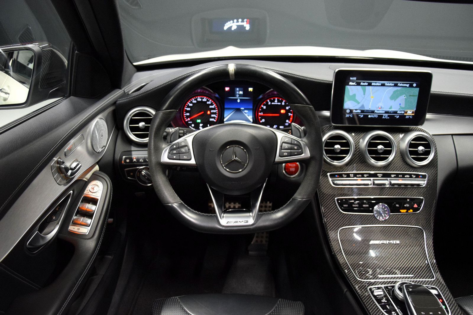 Fahrzeugabbildung Mercedes-Benz C63S AMG T HeadUp Pano Carbon Exte. Perf.AGA ACC