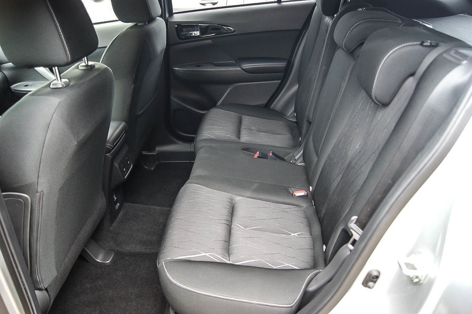 Fahrzeugabbildung Mitsubishi Eclipse Cross Intro Edition2WD 1HAND LED HEAD-UP