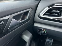 VW T-Roc 1.5 TSI DSG R-Line SHZ NAV AHK KAM 5JGAR bei Autohaus Landmann & Maier OHG