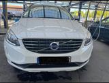 Volvo XC60 B4 AWD Momentum Geartronic Momentum - Volvo Gebrauchtwagen in Moers