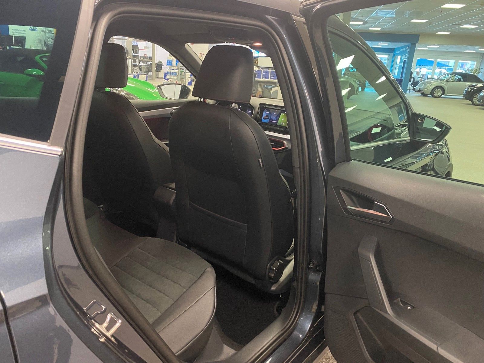 Fahrzeugabbildung SEAT Arona TSI FR DSG+AHK+5 Ja. GARANTIE+SPURWECHSEL+
