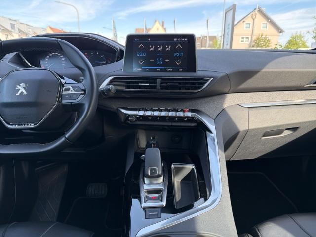 Peugeot 3008 Allure Rückfahrk. Massage Focal Sounds. Sit