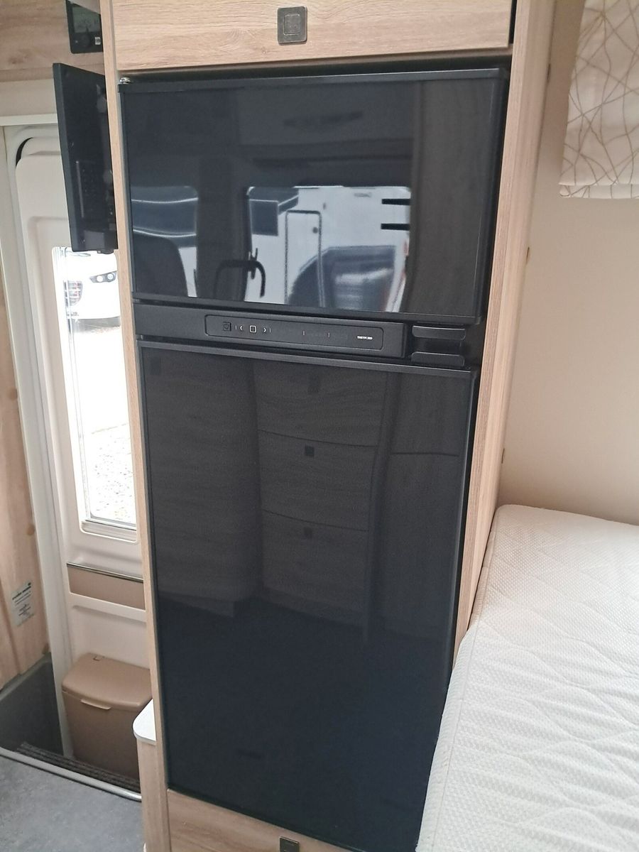 Fahrzeugabbildung Eura Mobil Profila RS PRS 675 SB Dachklima Lithium Mondial
