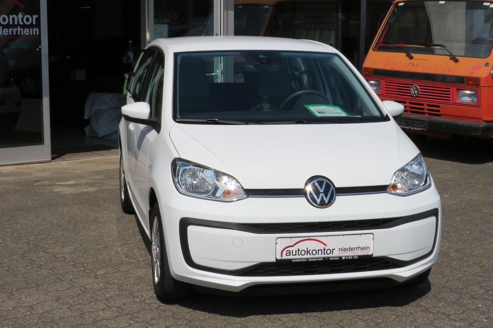 Fahrzeugabbildung Volkswagen up! 4 TÜREN KLIMA TELVOR DAB KAMERA PDC GRA 1.H