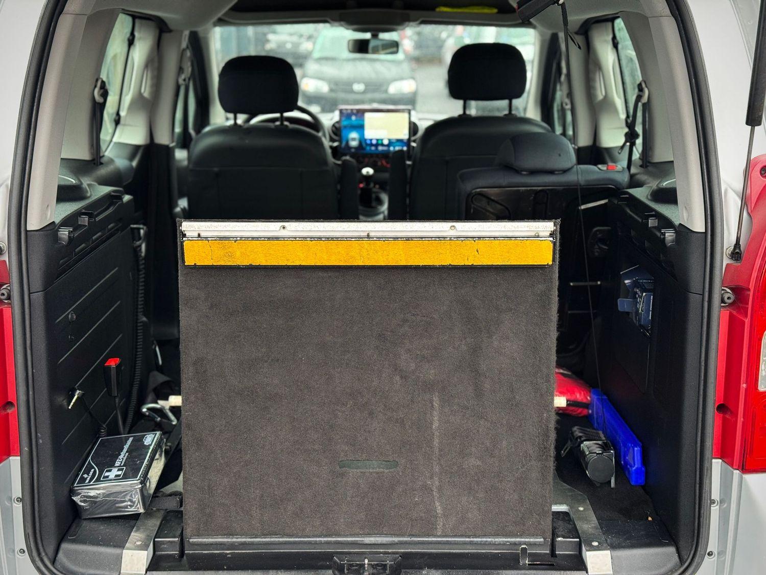 Peugeot Partner 'Behindertengerecht-Rampe'E.Seilwinde'Kl