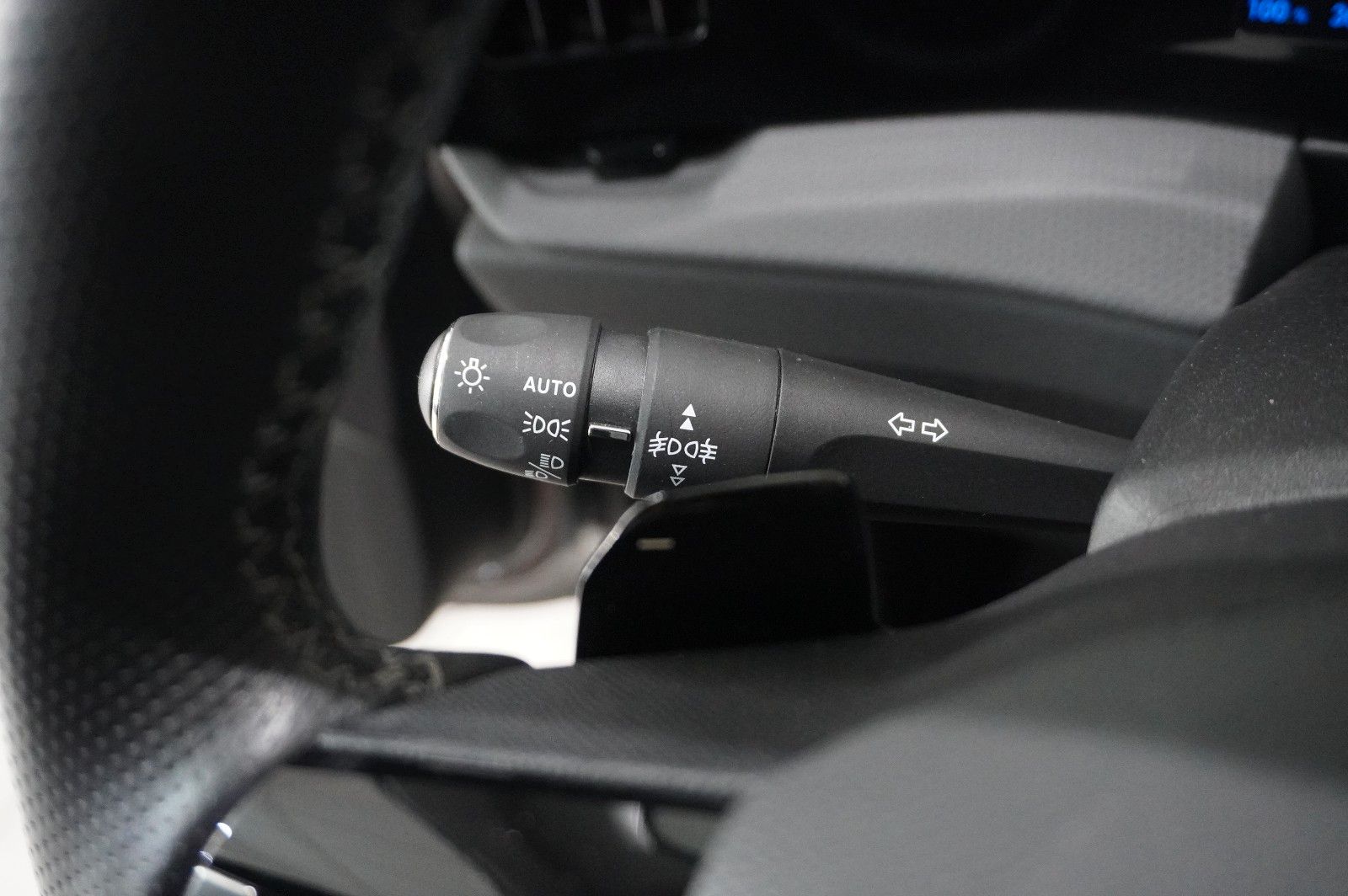 Fahrzeugabbildung Opel Astra L Lim. 1.6 HYBRID BUSINESS NAVI/LED/KAMERA