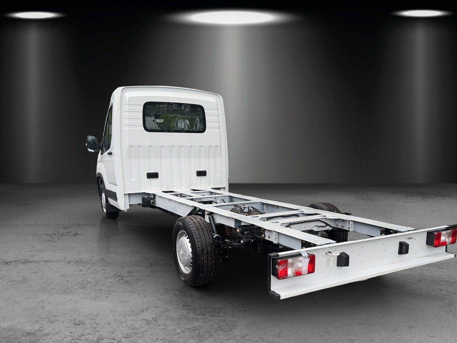 Fahrzeugabbildung Maxus Deliver9 Chassis Cab L4H0 RWD Lux -Fahrgestell-