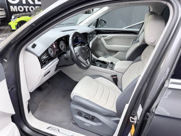 Volkswagen Touareg - 8