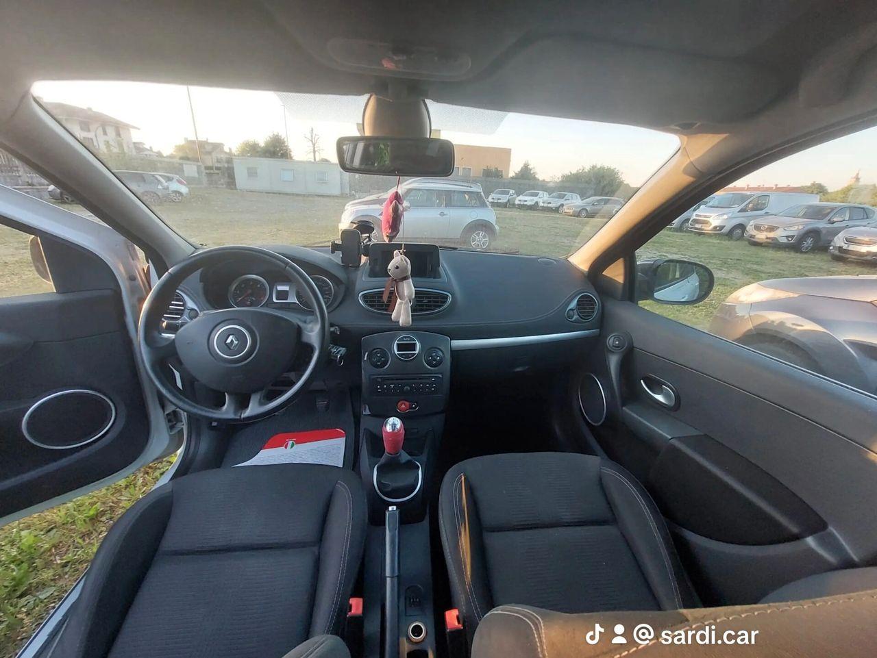 Renault Clio 2011 — photo 14