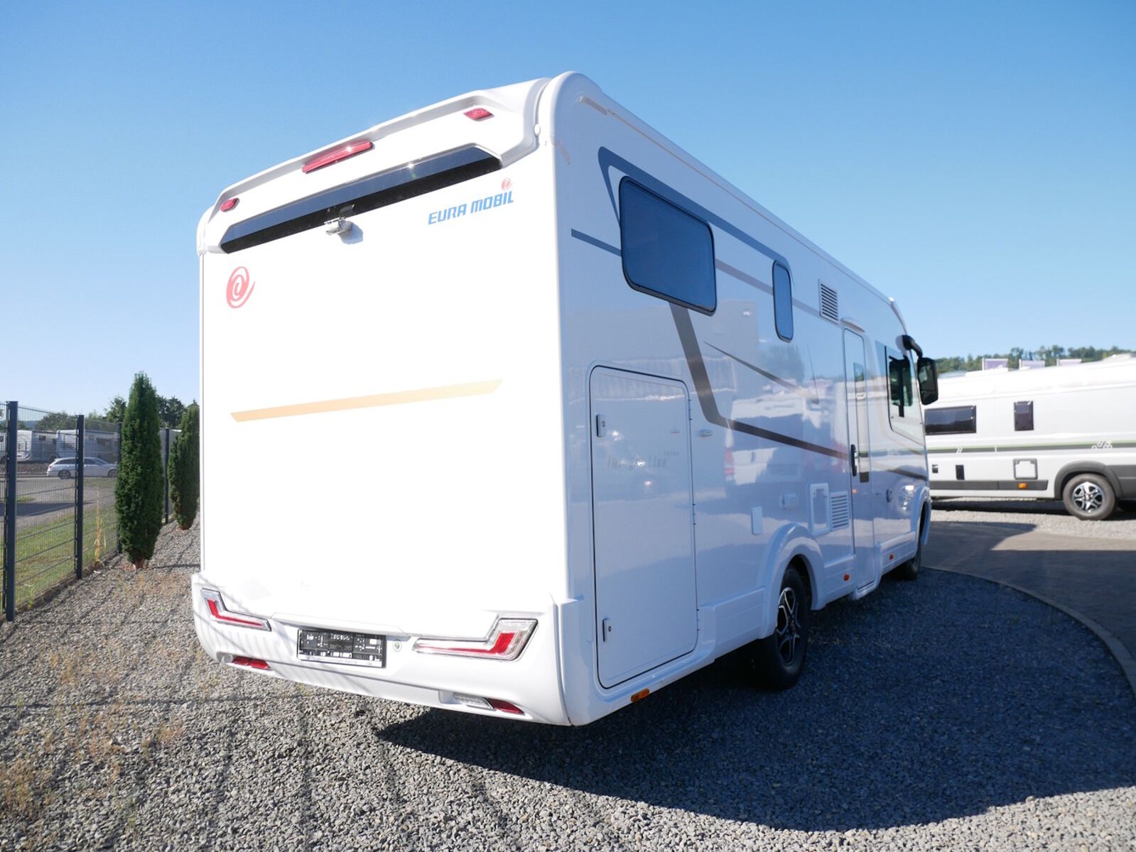 Fahrzeugabbildung Eura Mobil Integra Line IL 720 EB SAT, SOLAR, LUFTFEDERUNG