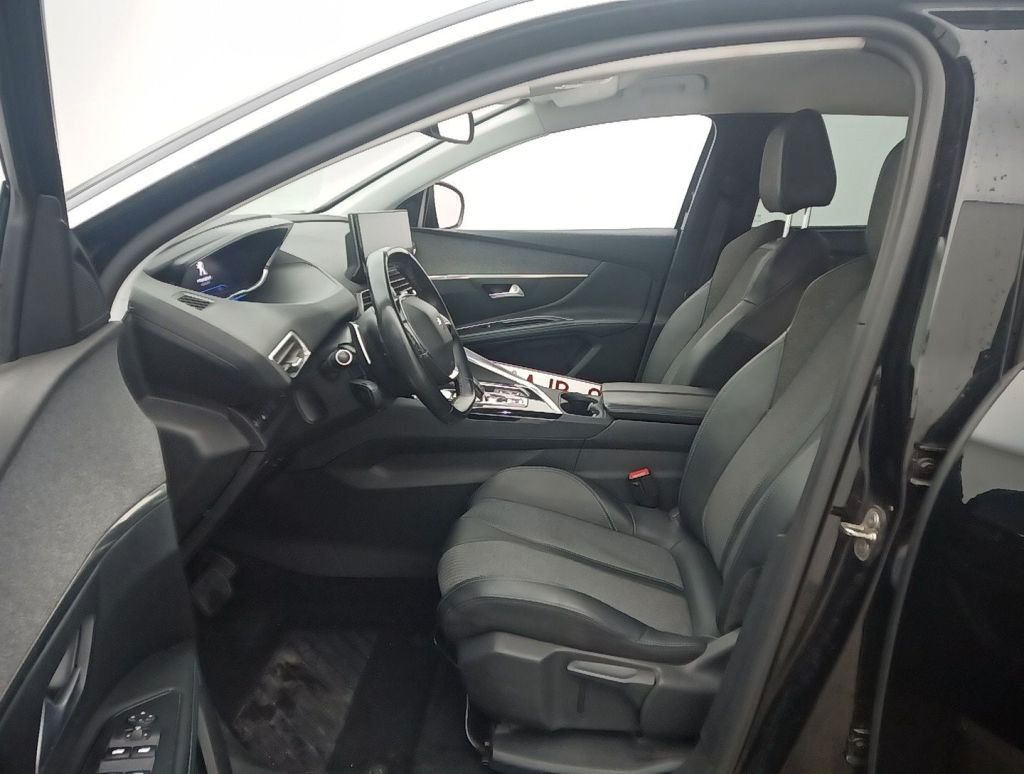 Fahrzeugabbildung Peugeot 5008 Allure Pack 1.5D LED/NAVI/AHK/PDC/R´CAM