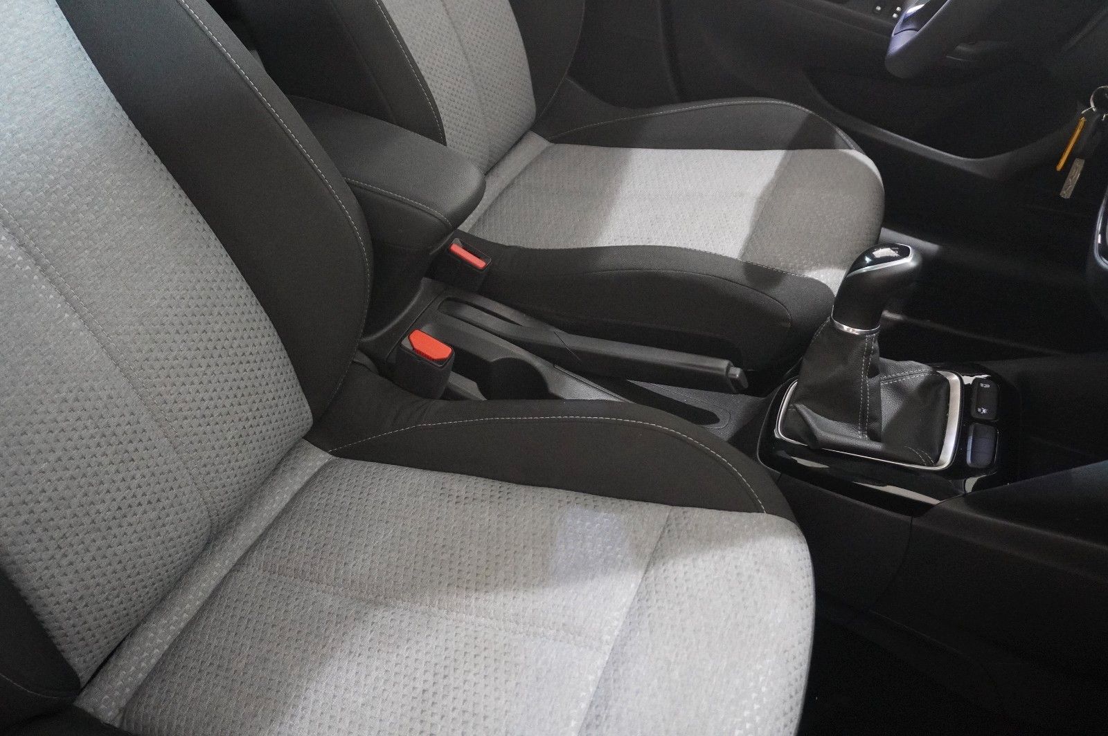Fahrzeugabbildung Opel Corsa F 1.2 FACELIFT NAVI/LED/KAMERA/VIRT/SH/DAB