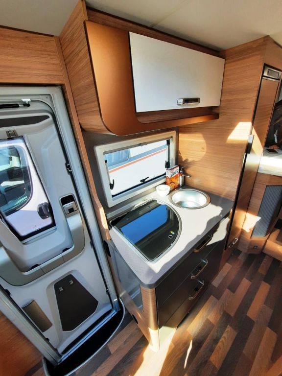 Fahrzeugabbildung Weinsberg CaraCompact 600 MEG EDITION [PEPPER] Verfüg./Spa
