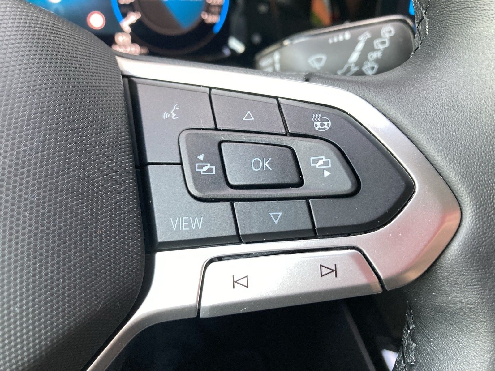 Fahrzeugabbildung Volkswagen Golf VIII Variant TDI Style DSG LED Navi ACC PDC