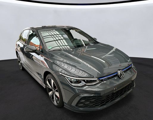 Fahrzeugabbildung Volkswagen Golf VIII GTE LED+KAMERA+ACC+APP+SHZ+18"
