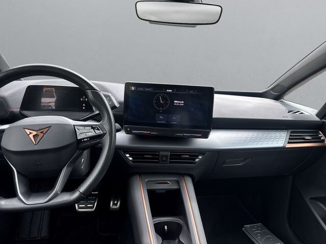 Born 60kW/h *Panorama+Navi+HeadUp+360 Kamera+ACC