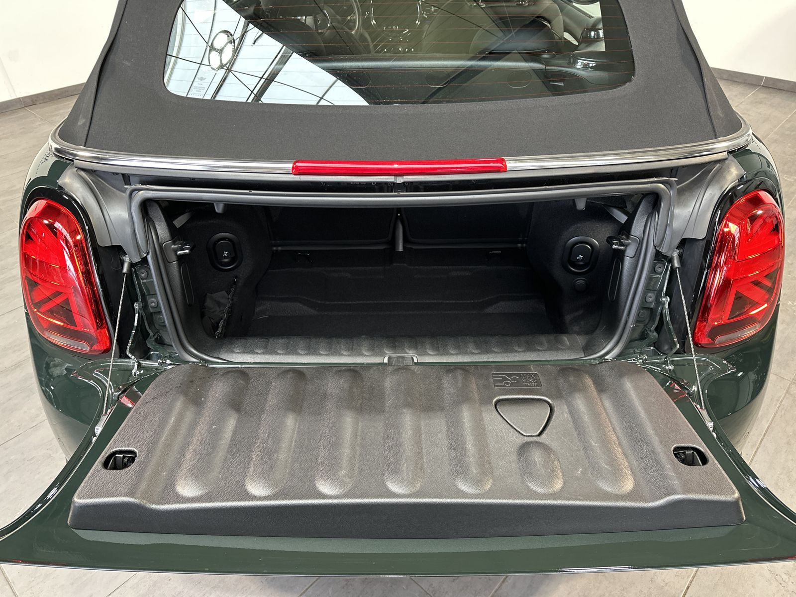 Fahrzeugabbildung MINI John Cooper Works Cabrio Sport-Aut. NAV+LED+KAM