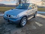 Nissan Terrano 2 Automatik 3,0 - Nissan Terrano: Geländewagen