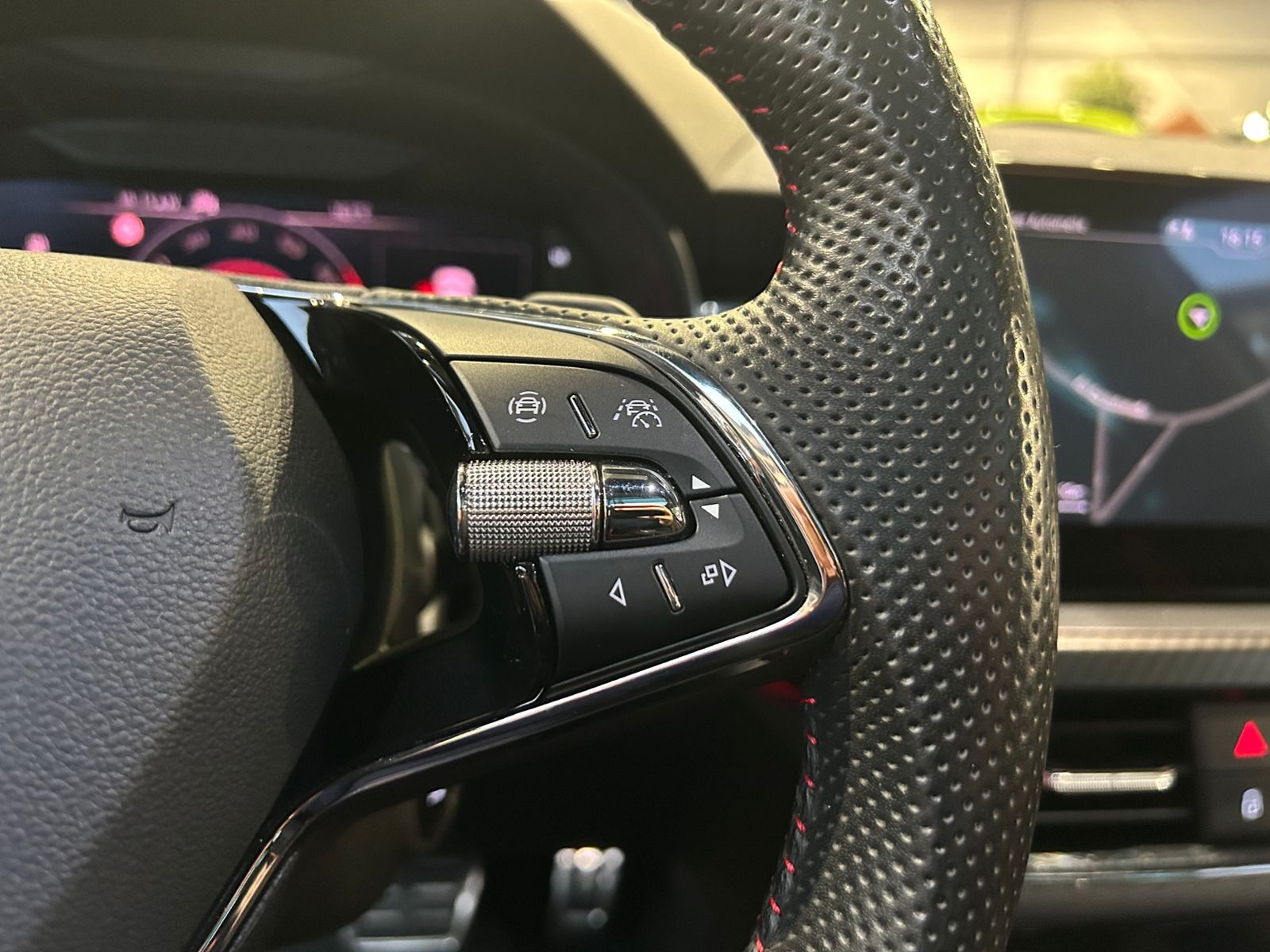 Fahrzeugabbildung SKODA Kamiq Monte Carlo AHK PANO LED NAVI