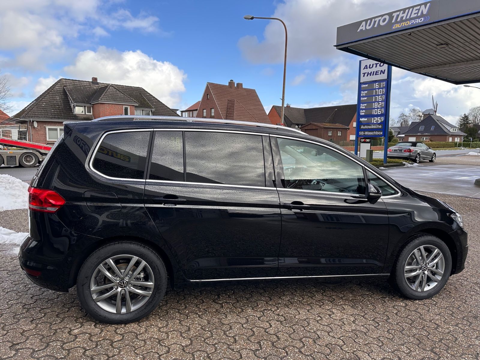 Fahrzeugabbildung Volkswagen Touran Comfortline 1.5 TSI DSG AHK/LED/Navi/SHZG