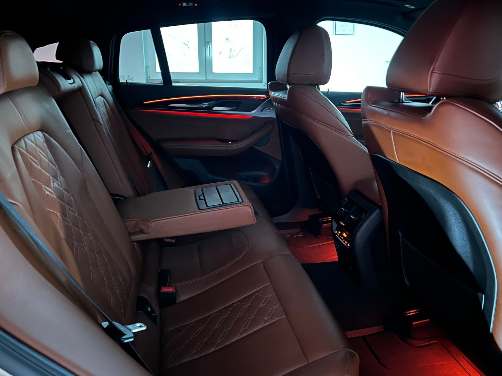 Fahrzeugabbildung BMW X4 xDrive 30 i M SPORT/ACC/H&K/HuD/PANO/DE FZG