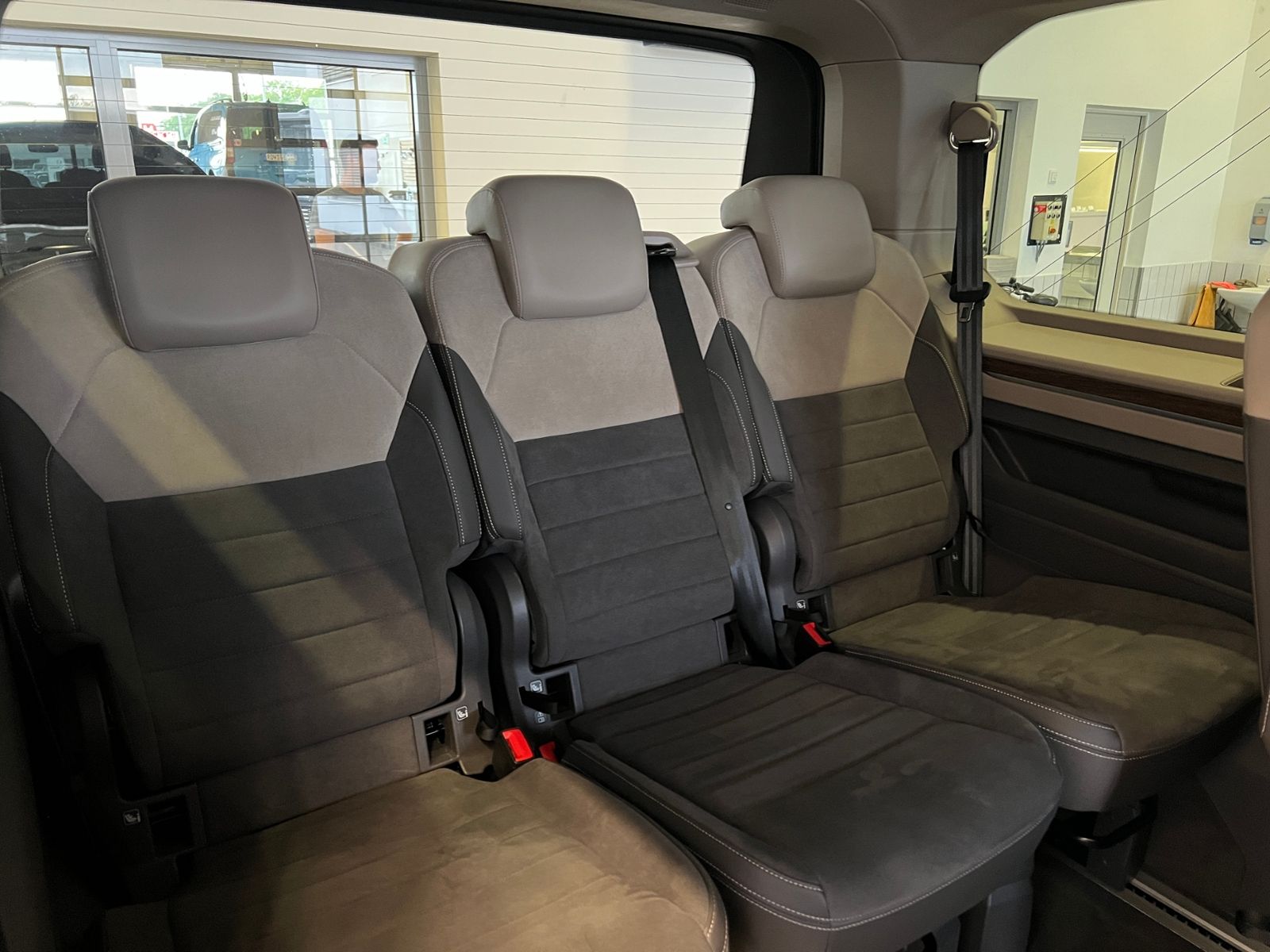 Fahrzeugabbildung Volkswagen Multivan T7 Style 2.0 TDI DSG *AHK, IQ.Light, Pa