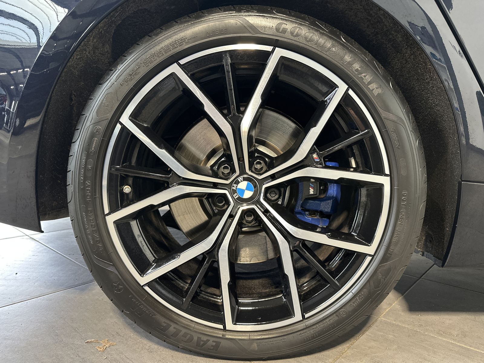 Fahrzeugabbildung BMW 520d xDrive M Sport NAV+LASER+HEADUP+KAM+19ZO+PP