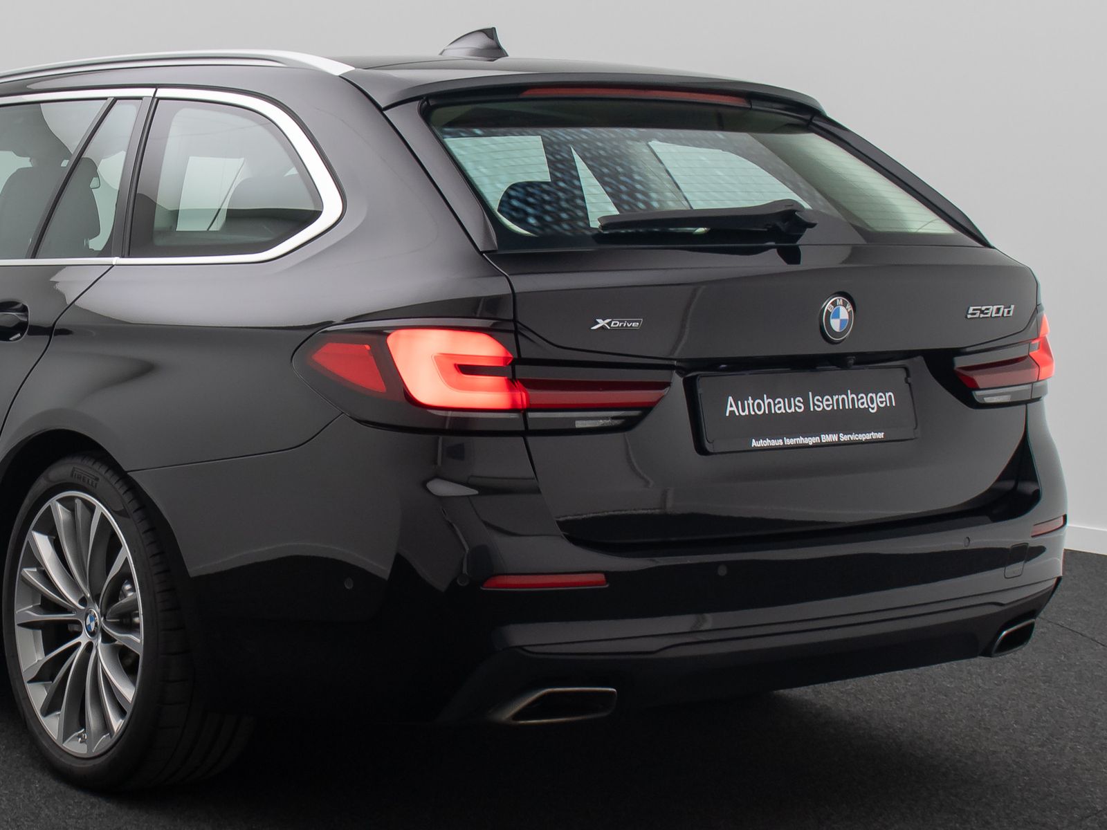 Fahrzeugabbildung BMW 530d xD Kamera DAB Laser HUD Belüft Panorama 19"