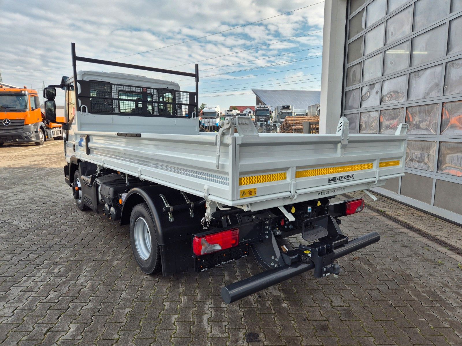 Fahrzeugabbildung Iveco Eurocargo ML80E21 Meiller 2x AHK 3 Sitze Klima
