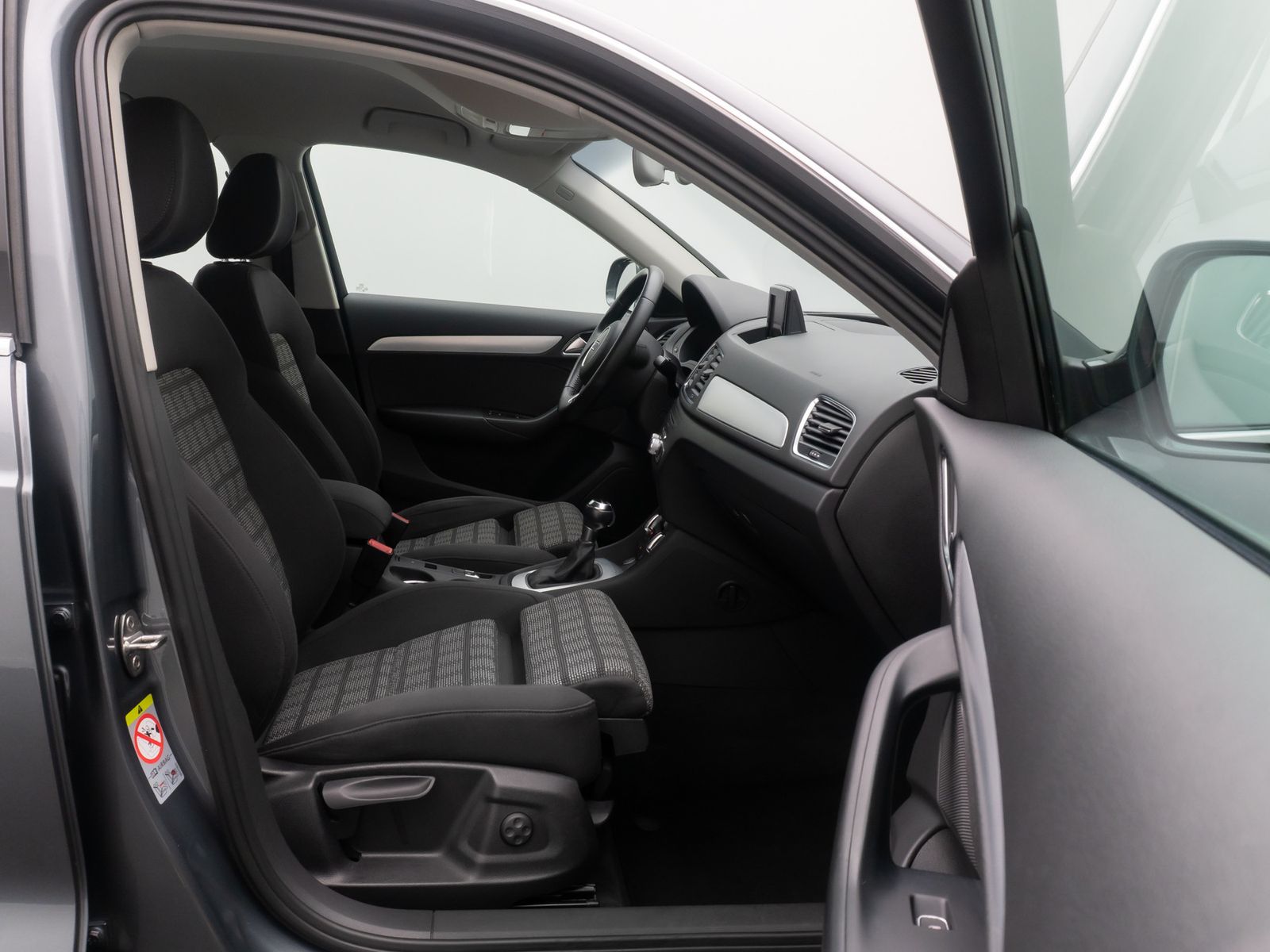 Fahrzeugabbildung Audi Q3 1.4 S Line Tempomat PDC BiXenon Sportsitz 18"