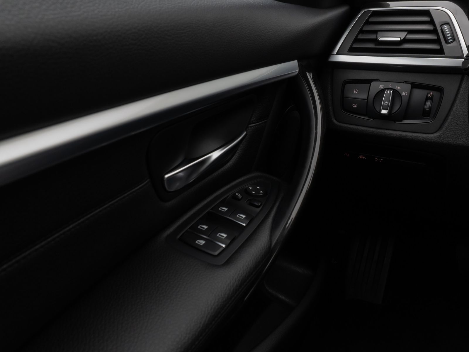 Fahrzeugabbildung BMW 320d Luxury Line Kamera HUD HiFi Stop&Go Komfort