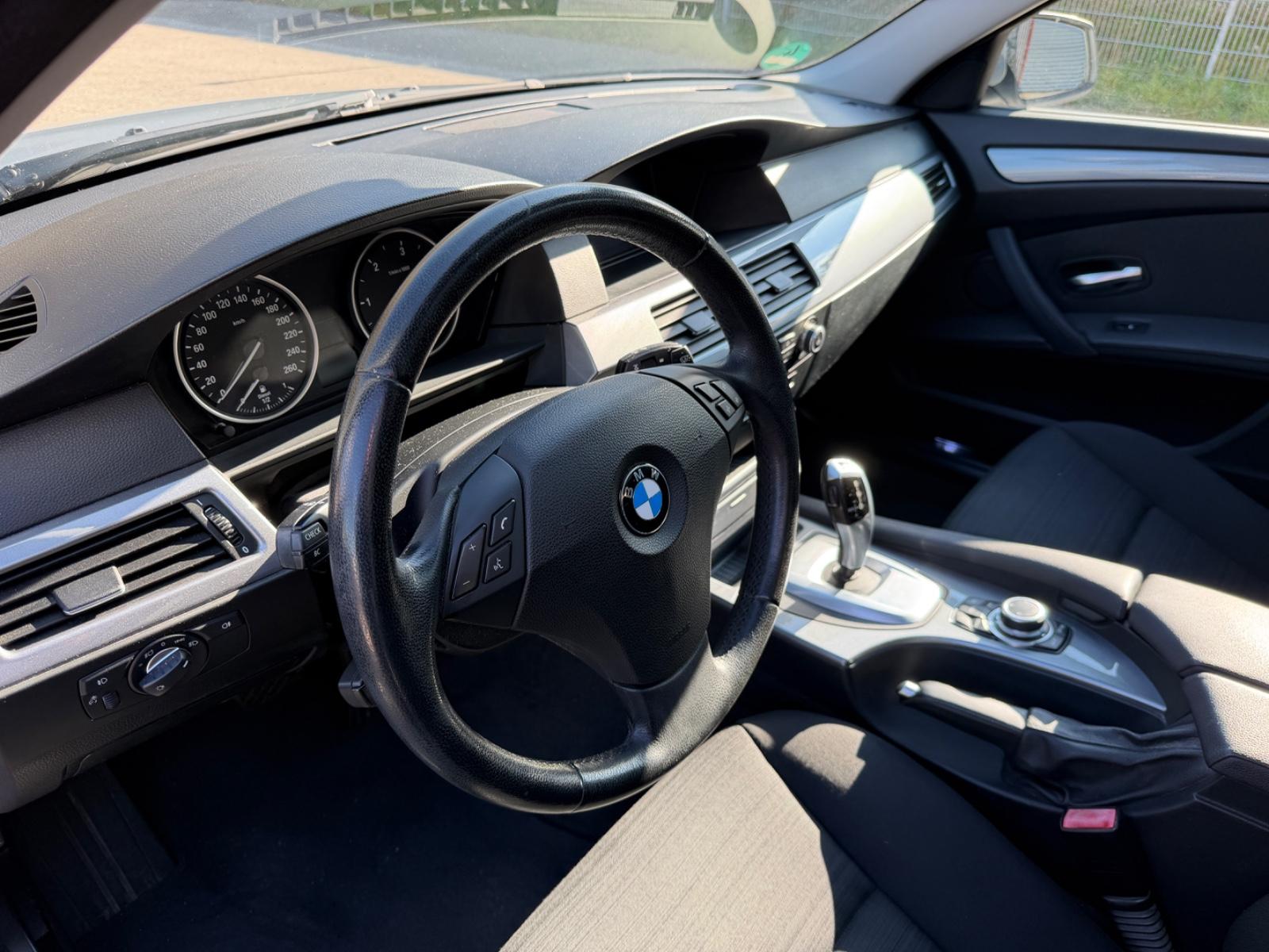 BMW 520 2010 — photo 9