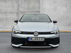 Fahrzeugabbildung Volkswagen Golf VIII 1.5 GTE DSG FACELIFT PANO HuD AHK