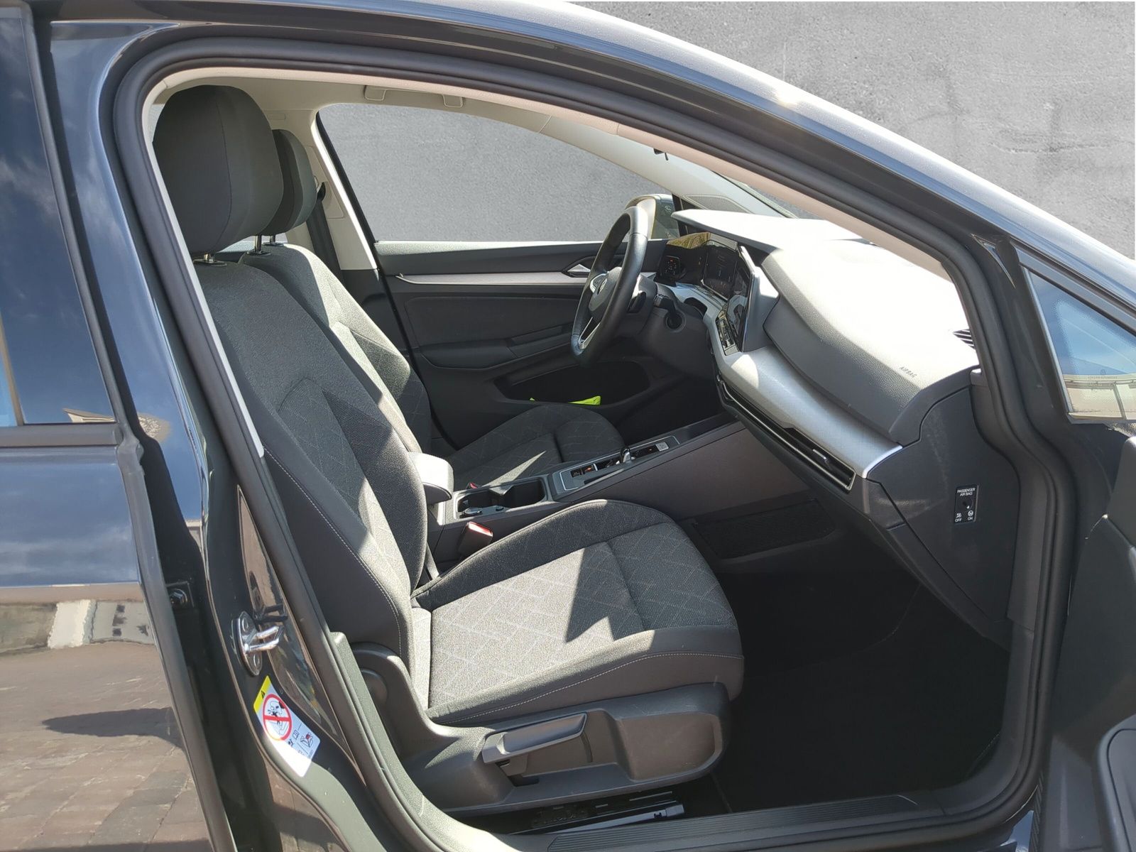 Fahrzeugabbildung Volkswagen Golf Variant 2.0 TDI Life Kamera SHZ ACC AppConn