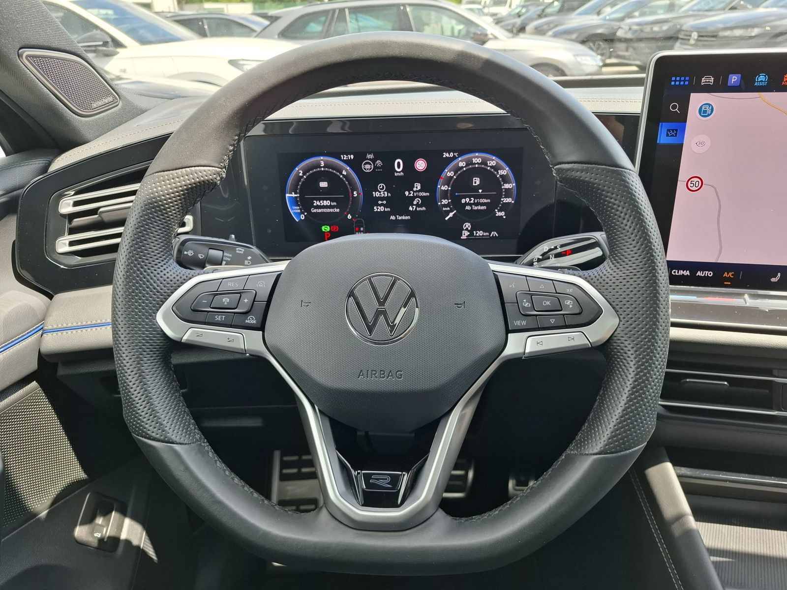 Fahrzeugabbildung Volkswagen Tiguan 2.0 TDI 4M R-Line BLACK*PAN*HK*AHK*MATRIX