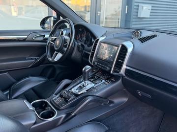 صورة 9 لـ 2016 Porsche CAYENNE