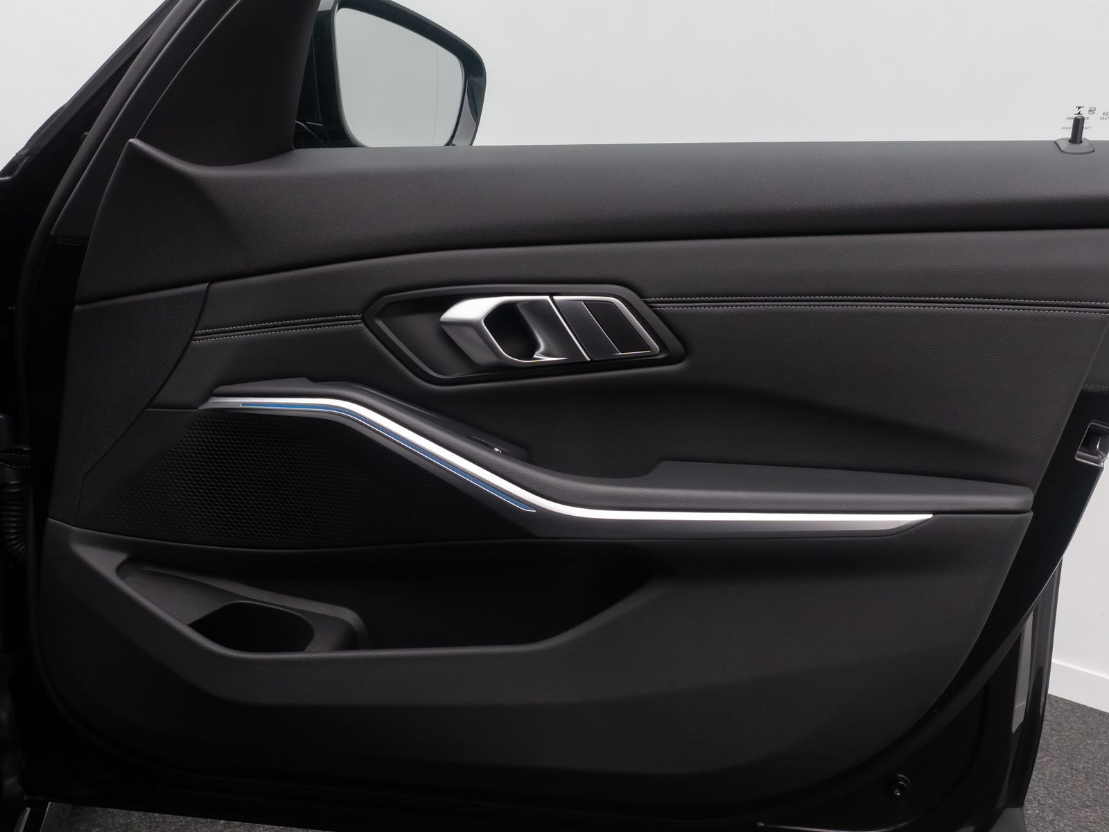 Fahrzeugabbildung BMW 330e Sport Line DAB Alarm Geschwindig Teilleder